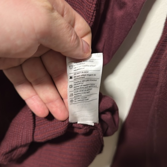 Vince maroon LS ribbed tee size small - Picture 4 of 5